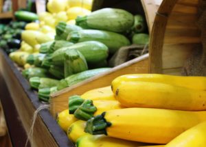 picture of yellow squash and zucchini at market